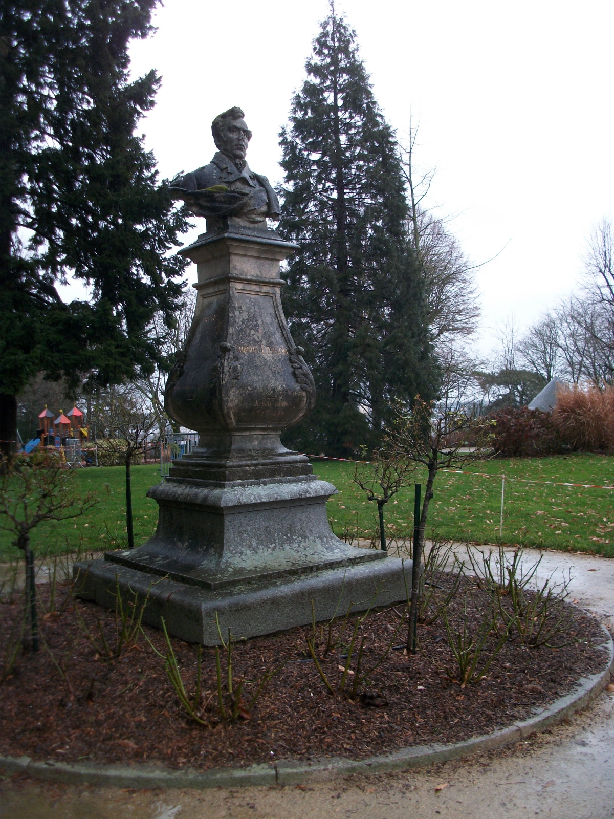 Nettoyage Statue Parc de Chateau Gontier (53200)